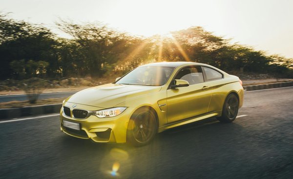 Comment les nouvelles technologies transforment-elles le marché automobile?